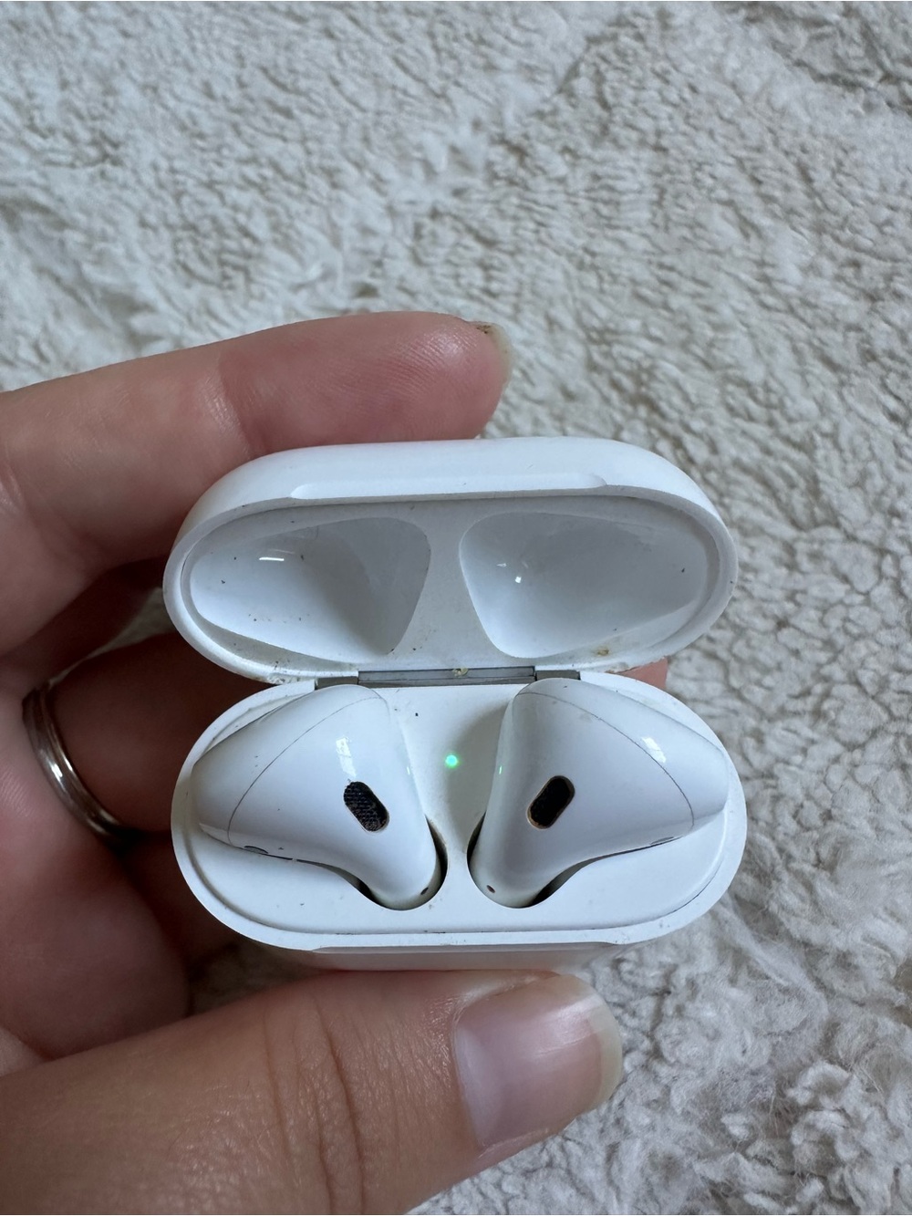Apple | AirPods 2 Both Airpods and Case